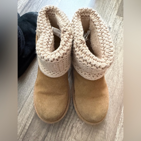 Uggs Girls Bundle Cozy Black Tan Size 13 kids - Picture 5 of 7